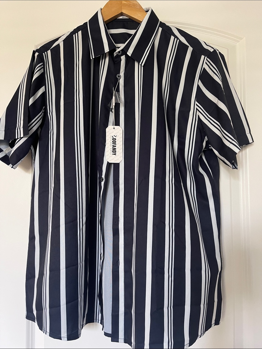 Short-Sleeve Vertical Stripe Button-Down Shirt - Navy & White